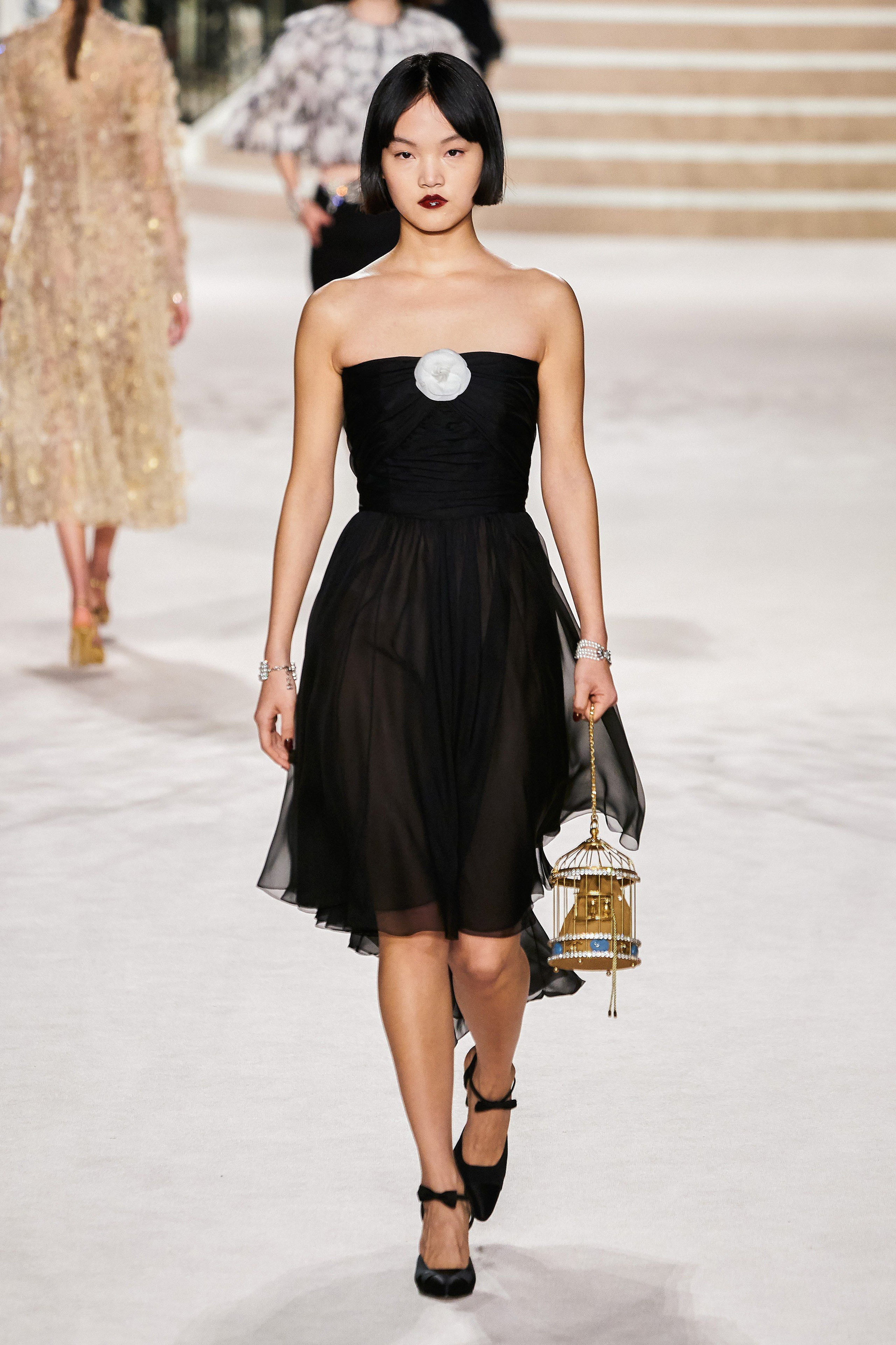 Jennie đụng váy với Mưu nữ lang 2K: Đại sứ Chanel sang chảnh lấn át, Lưu Hạo Tồn bị ví như hot girl mạng - Ảnh 6. Jennie đụng váy với Mưu nữ lang 2K: Đại sứ Chanel sang chảnh lấn át, Lưu Hạo Tồn bị ví như hot girl mạng - Ảnh 6.