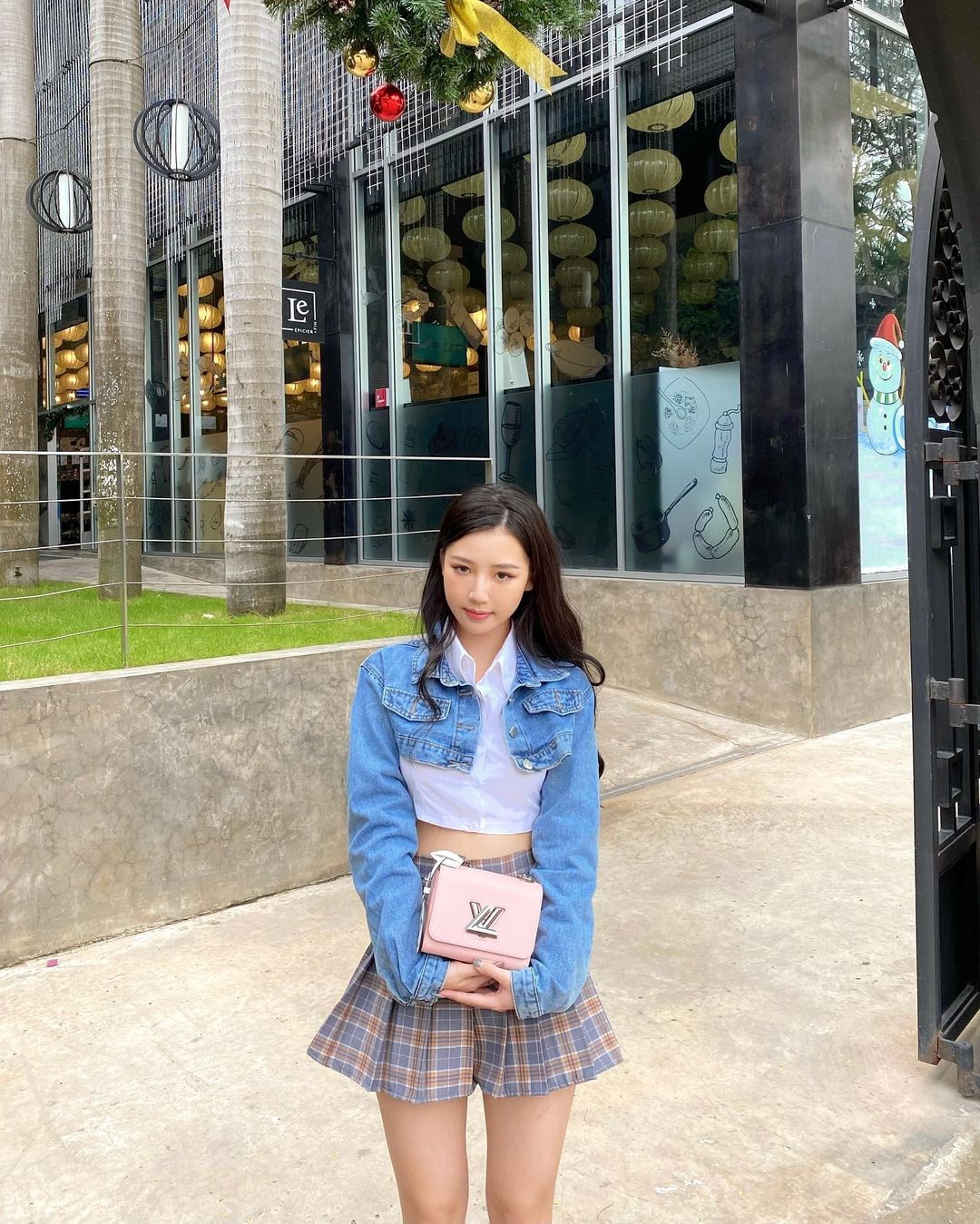 Instagram look của sao Việt tuần qua: Ngọc Trinh, Khánh Linh mix đồ bơi với giày chất chơi, riêng Lan Ngọc kín bưng dạo phố - Ảnh 13. Instagram look của sao Việt tuần qua: Ngọc Trinh, Khánh Linh mix đồ bơi với giày chất chơi, riêng Lan Ngọc kín bưng dạo phố - Ảnh 13.