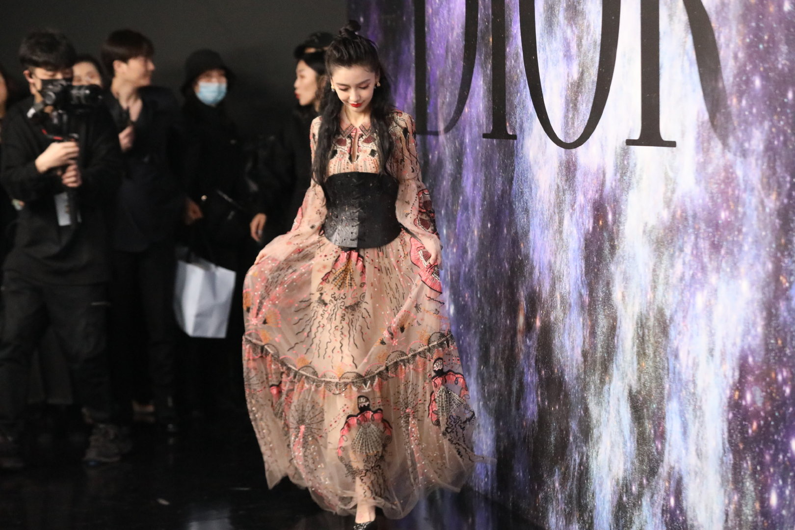 Thảm đỏ hot nhất hôm nay: Angela Baby xinh như tiên nữ giáng trần, Vương Tuấn Khải cùng dàn nam thần khiến chị em xịt máu mũi - Ảnh 3.