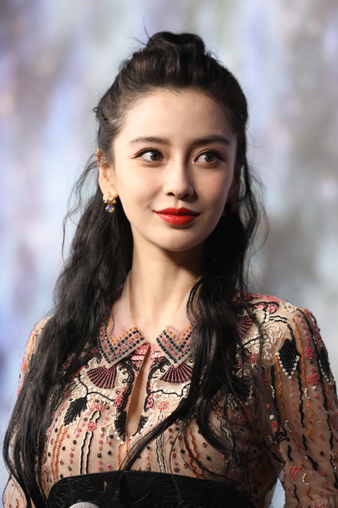 Thảm đỏ hot nhất hôm nay: Angela Baby xinh như tiên nữ giáng trần, Vương Tuấn Khải cùng dàn nam thần khiến chị em xịt máu mũi - Ảnh 4.