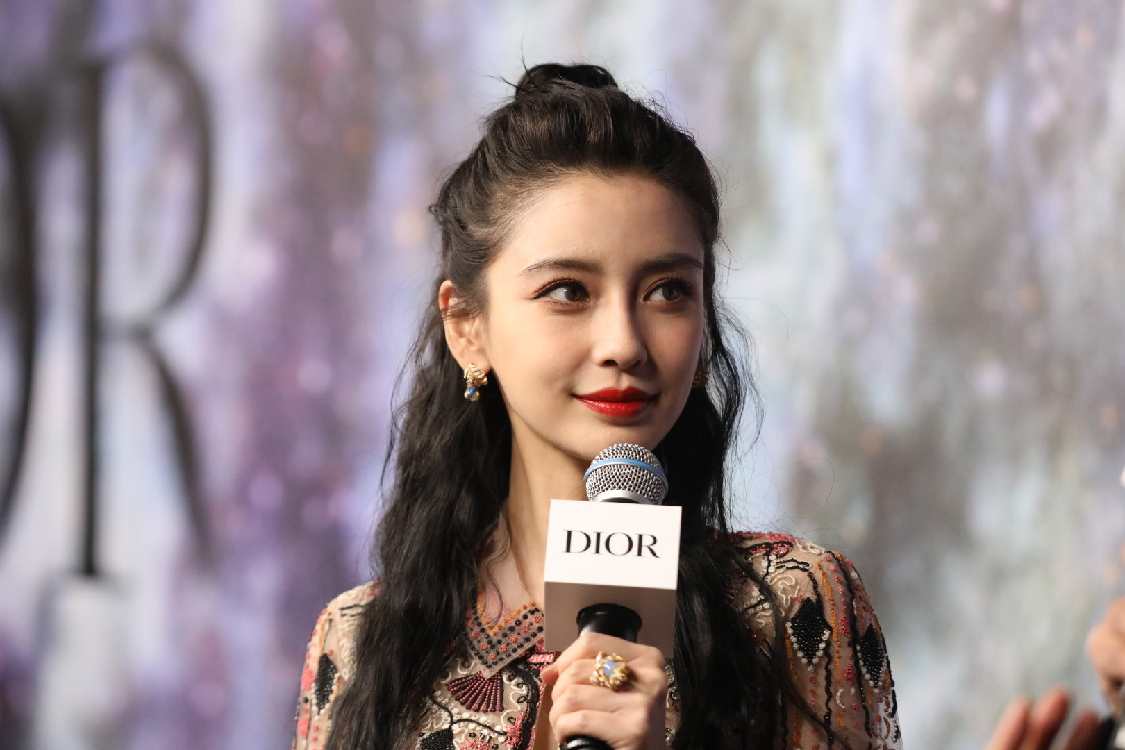 Thảm đỏ hot nhất hôm nay: Angela Baby xinh như tiên nữ giáng trần, Vương Tuấn Khải cùng dàn nam thần khiến chị em xịt máu mũi - Ảnh 5.