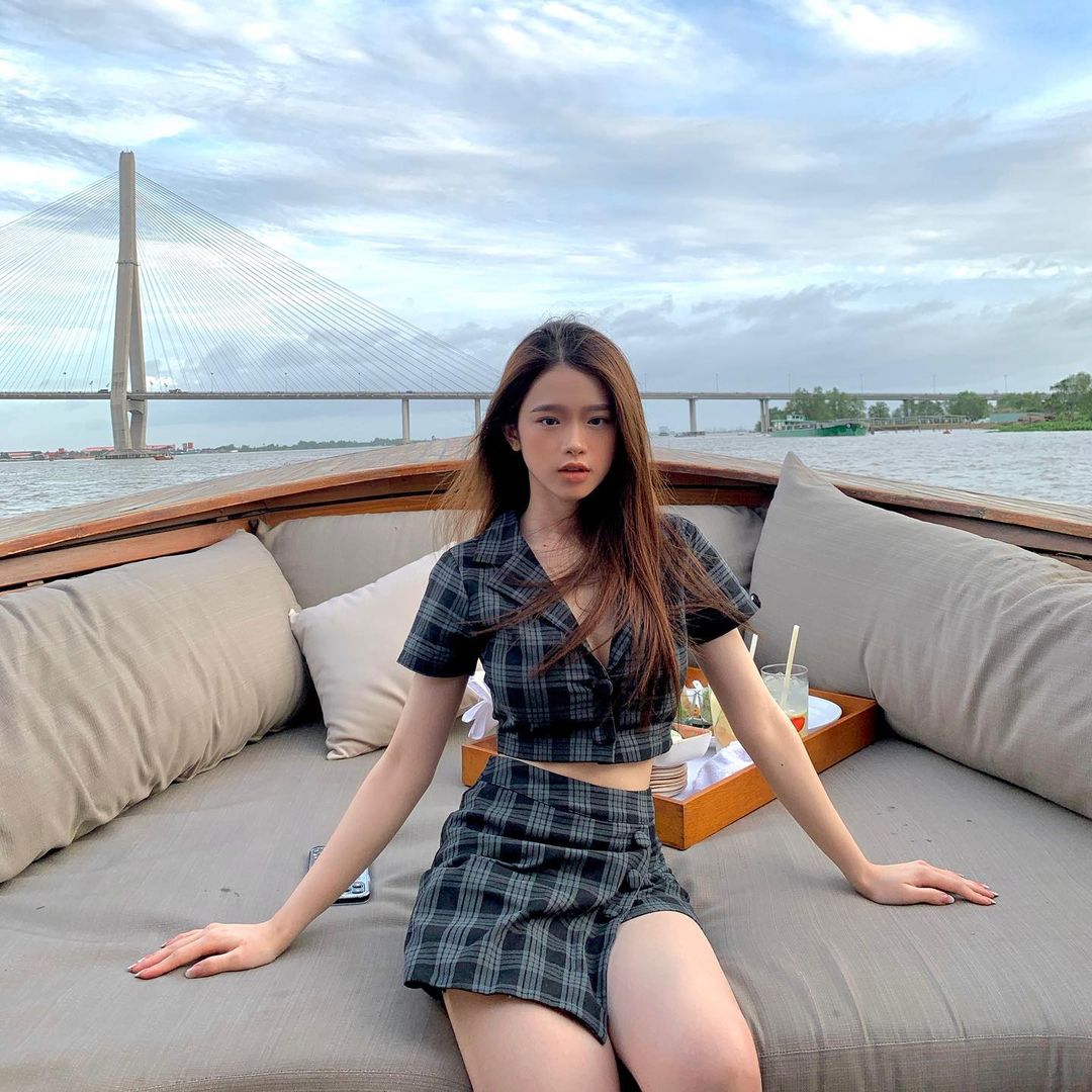 Instagram look của sao Việt tuần qua: Ngọc Trinh, Khánh Linh mix đồ bơi với giày chất chơi, riêng Lan Ngọc kín bưng dạo phố - Ảnh 8. Instagram look của sao Việt tuần qua: Ngọc Trinh, Khánh Linh mix đồ bơi với giày chất chơi, riêng Lan Ngọc kín bưng dạo phố - Ảnh 8.