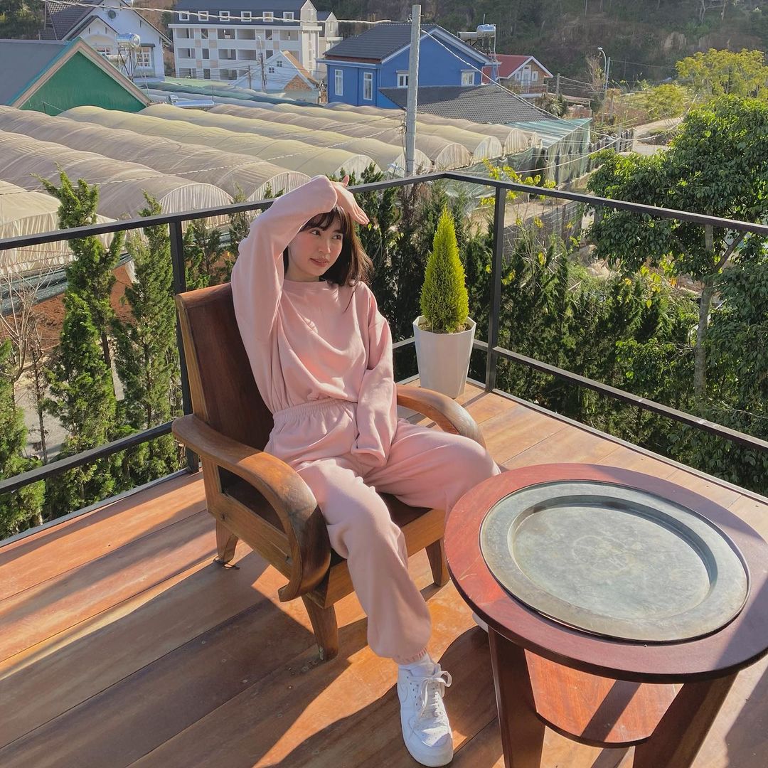 Instagram look của sao Việt tuần qua: Ngọc Trinh, Khánh Linh mix đồ bơi với giày chất chơi, riêng Lan Ngọc kín bưng dạo phố - Ảnh 5. Instagram look của sao Việt tuần qua: Ngọc Trinh, Khánh Linh mix đồ bơi với giày chất chơi, riêng Lan Ngọc kín bưng dạo phố - Ảnh 5.