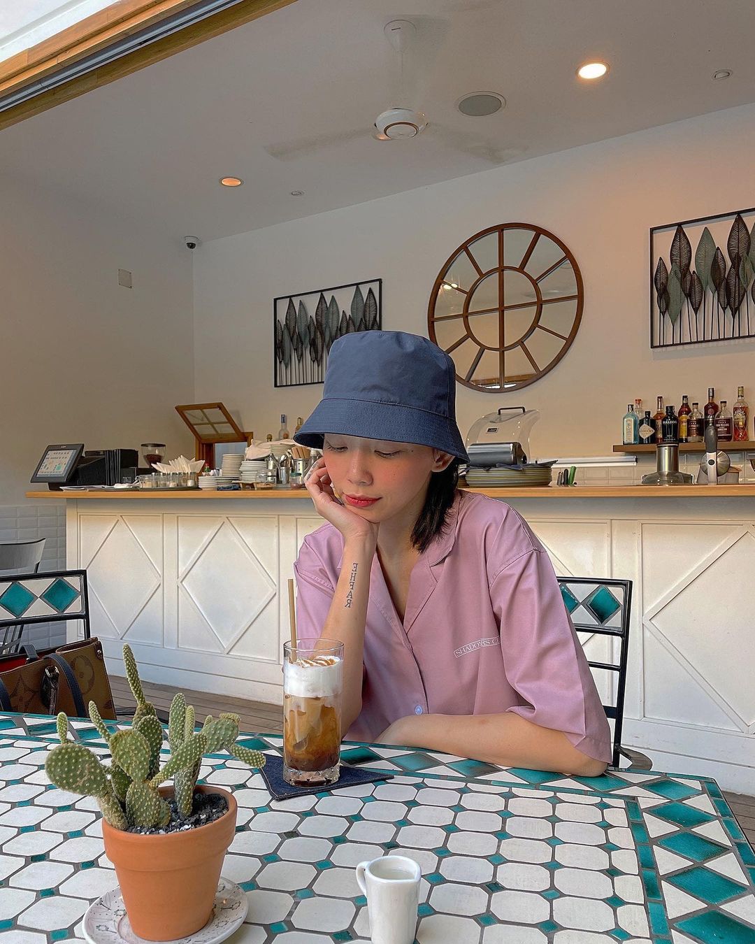 Instagram look của sao Việt tuần qua: Ngọc Trinh, Khánh Linh mix đồ bơi với giày chất chơi, riêng Lan Ngọc kín bưng dạo phố - Ảnh 7. Instagram look của sao Việt tuần qua: Ngọc Trinh, Khánh Linh mix đồ bơi với giày chất chơi, riêng Lan Ngọc kín bưng dạo phố - Ảnh 7.