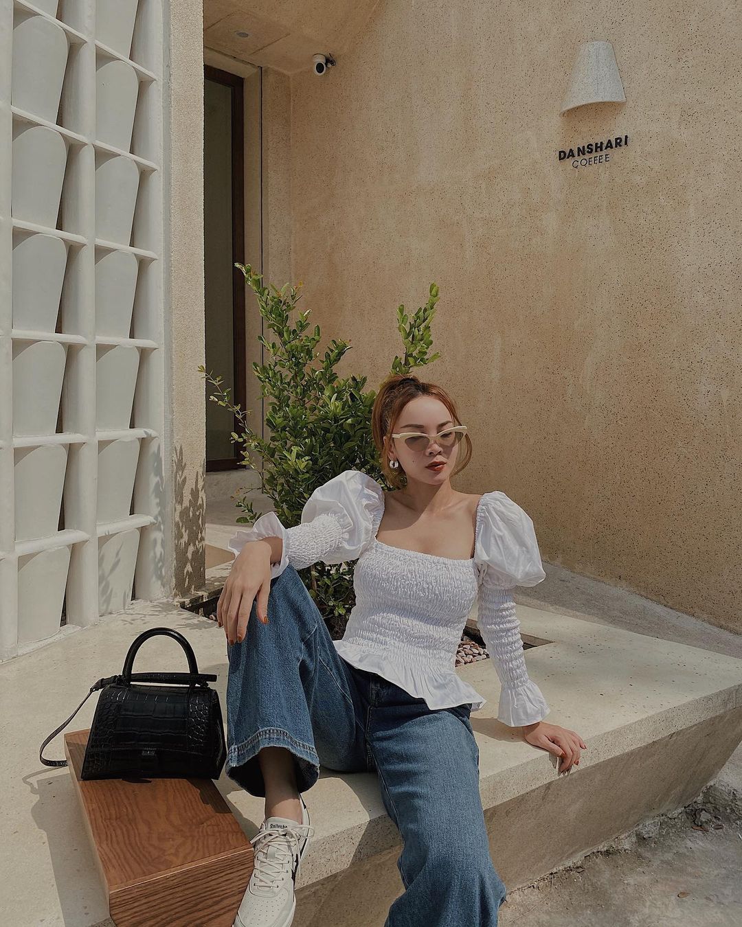 Instagram look của sao Việt tuần qua: Ngọc Trinh, Khánh Linh mix đồ bơi với giày chất chơi, riêng Lan Ngọc kín bưng dạo phố - Ảnh 10. Instagram look của sao Việt tuần qua: Ngọc Trinh, Khánh Linh mix đồ bơi với giày chất chơi, riêng Lan Ngọc kín bưng dạo phố - Ảnh 10.