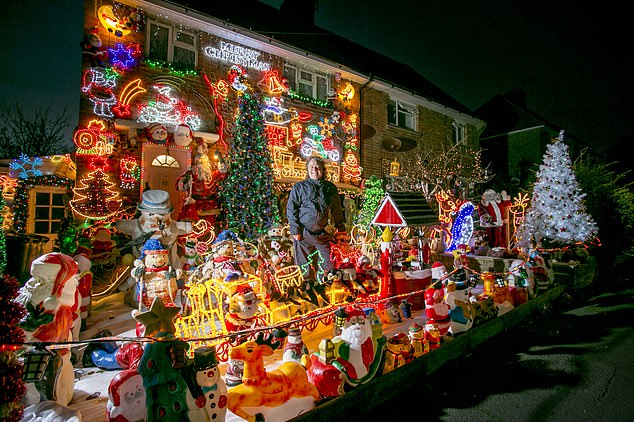 Gia đình chi 300 triệu decor Giáng sinh chỉ để... chọc tức hàng xóm, thù dai tận 20 năm - Ảnh 2.