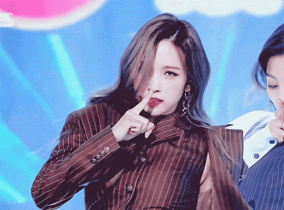 Ph&aacute;t hiện nữ idol c&oacute; khả năng 2 mặt đ&aacute;ng nể: Đang l&agrave; c&ocirc;ng ch&uacute;a, đổi &aacute;nh mắt ho&aacute; ngay th&agrave;nh &aacute;c nữ phim kỳ ảo - Ảnh 13.