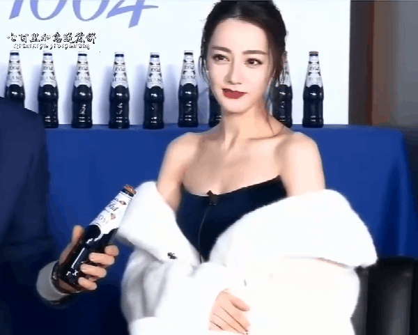 Được MC khen xinh, ai ngờ Địch Lệ Nhiệt Ba c&oacute; m&agrave;n phản ph&aacute;o cực ngầu g&acirc;y b&atilde;o Weibo - Ảnh 3.