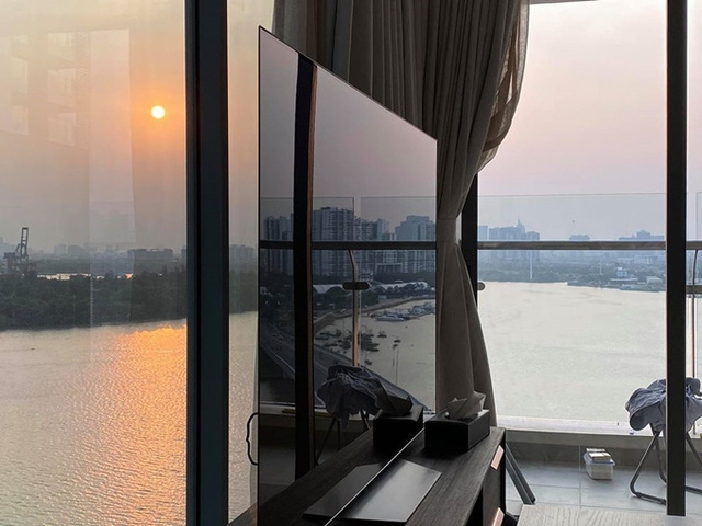 Căn hộ của L&ecirc; Hiếu với g&oacute;c view 2 mặt s&ocirc;ng đắt gi&aacute; nhất S&agrave;i G&ograve;n, MC Nguy&ecirc;n Khang đến thăm nh&agrave; v&agrave; thốt l&ecirc;n một c&acirc;u ngỡ ng&agrave;ng - Ảnh 9.