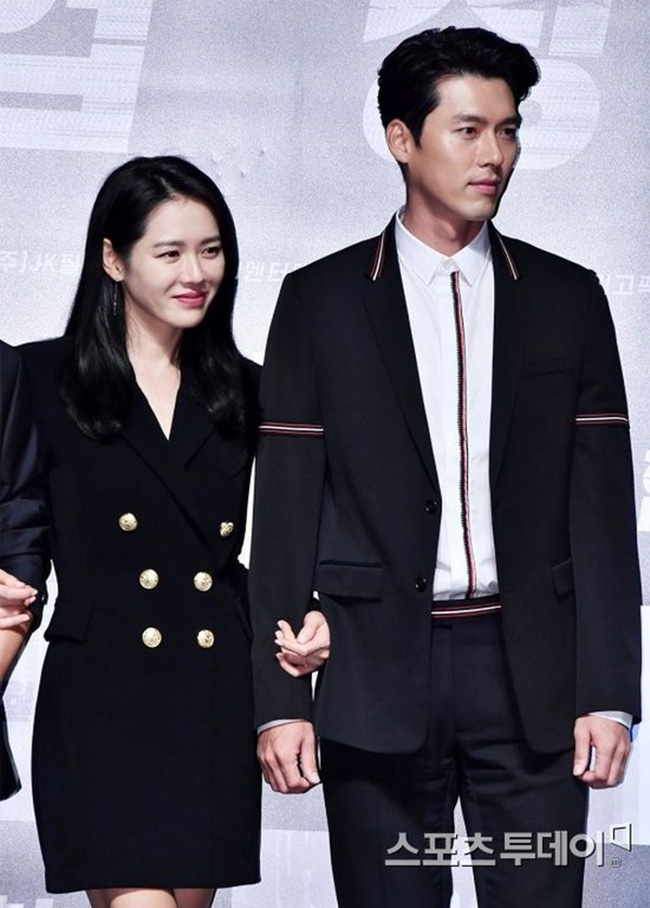 Son Ye Jin đổi đủ kiểu tóc khi sánh bước bên Hyun Bin, còn ở cạnh Jung Hae In hay So Ji Sub thì để mãi một kiểu giản đơn - Ảnh 3. Son Ye Jin đổi đủ kiểu tóc khi sánh bước bên Hyun Bin, còn ở cạnh Jung Hae In hay So Ji Sub thì để mãi một kiểu giản đơn - Ảnh 3.
