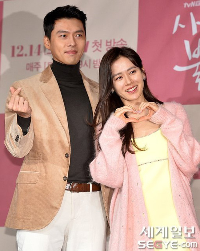 Son Ye Jin đổi đủ kiểu tóc khi sánh bước bên Hyun Bin, còn ở cạnh Jung Hae In hay So Ji Sub thì để mãi một kiểu giản đơn - Ảnh 5. Son Ye Jin đổi đủ kiểu tóc khi sánh bước bên Hyun Bin, còn ở cạnh Jung Hae In hay So Ji Sub thì để mãi một kiểu giản đơn - Ảnh 5.