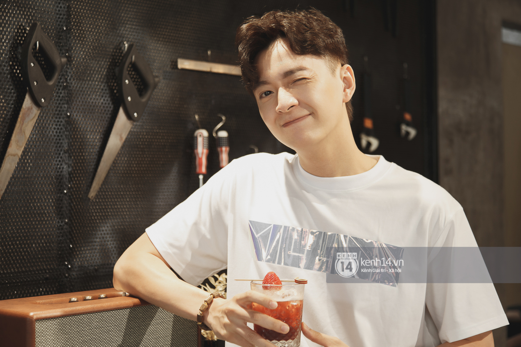 Ngô Kiến Huy thú nhận đã qua tuổi trên tình bạn dưới tình yêu, buồn vì nam chính Em Là Của Em khó có kết đẹp ngoài đời - Ảnh 2. Ngô Kiến Huy thú nhận đã qua tuổi trên tình bạn dưới tình yêu, buồn vì nam chính Em Là Của Em khó có kết đẹp ngoài đời - Ảnh 2.