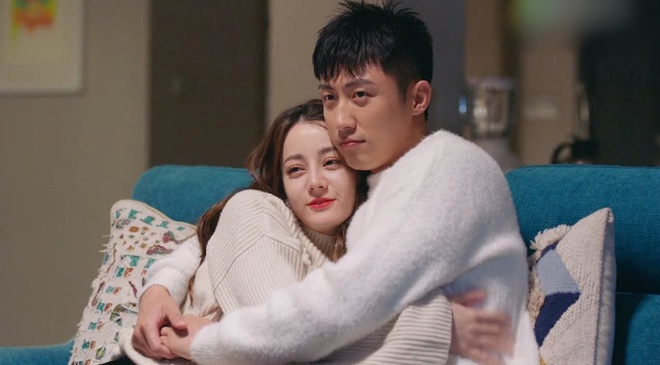 Biến căng: Địch Lệ Nhiệt Ba bị tình cũ của Hoàng Cảnh Du đâm lén sau lưng, tung tin đồn là tiểu tam giật bồ? - Ảnh 4. Biến căng: Địch Lệ Nhiệt Ba bị tình cũ của Hoàng Cảnh Du đâm lén sau lưng, tung tin đồn là tiểu tam giật bồ? - Ảnh 4.