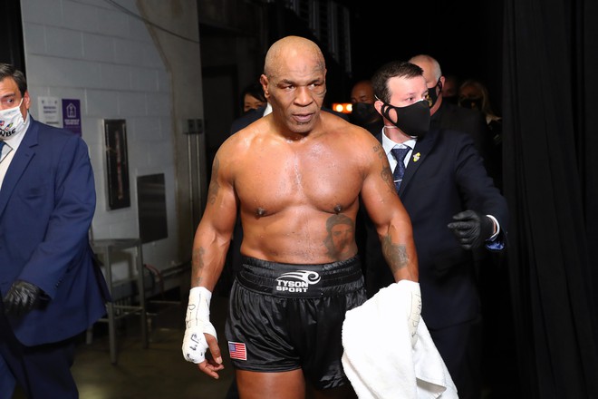 Mike Tyson bất ngờ đứng chung khung hình cùng nàng lầy Rebel Wilson sau khi bộ đôi nghị lực đã thổi bay 63kg để lột xác ngoạn mục - Ảnh 4.