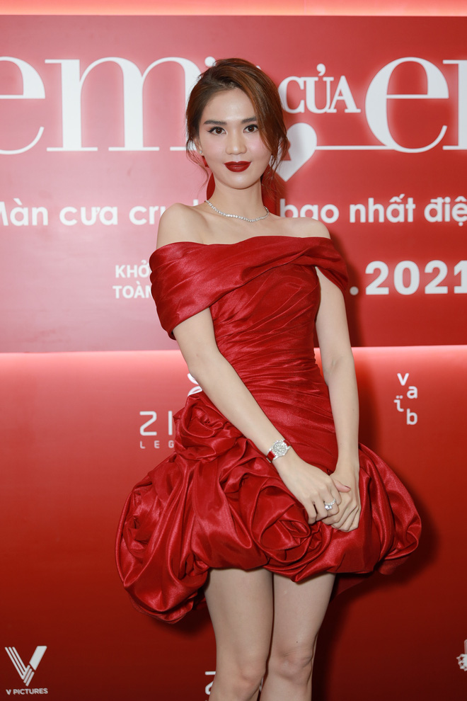 Đại chiến sao Việt và ảnh team qua đường đầu năm 2021: Hoa hậu Đỗ Hà lộ body thật, kéo xuống Chi Pu - Ngọc Trinh mà xỉu ngang - Ảnh 7.