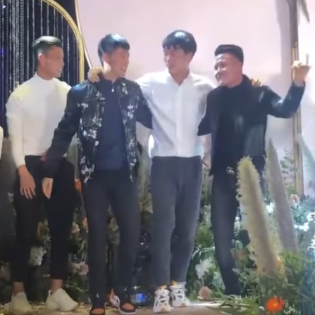 Quang Hải quẩy cực sung trong hôn lễ của Bùi Tiến Dũng sau những lùm xùm ngoài sân cỏ - Ảnh 3.