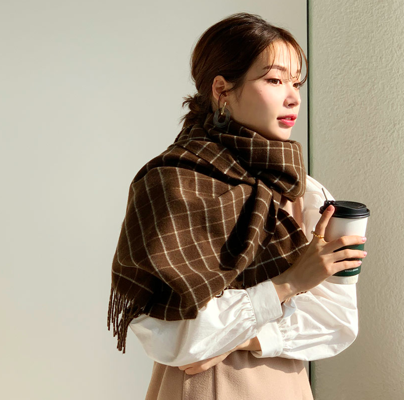 5 kiểu qu&agrave;ng khăn chuẩn style H&agrave;n Quốc: Kh&ocirc;ng chỉ ấm &aacute;p, sang chảnh m&agrave; c&ograve;n hack chiều cao t&agrave;i t&igrave;nh - Ảnh 20.