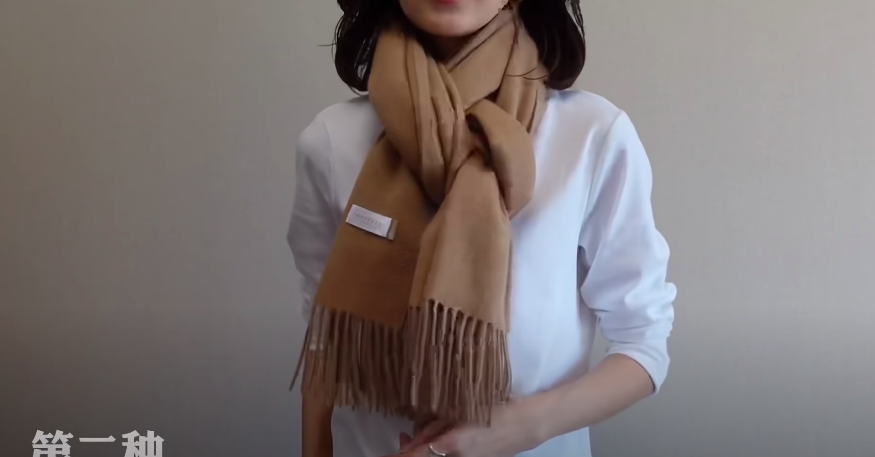 5 kiểu qu&agrave;ng khăn chuẩn style H&agrave;n Quốc: Kh&ocirc;ng chỉ ấm &aacute;p, sang chảnh m&agrave; c&ograve;n hack chiều cao t&agrave;i t&igrave;nh - Ảnh 6.