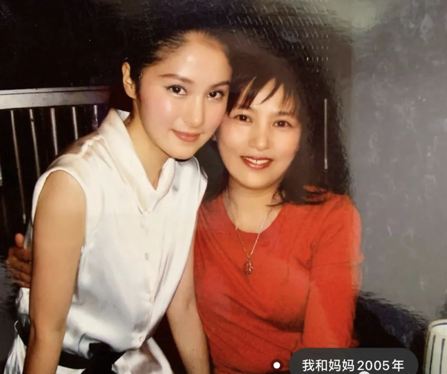 Mổ xẻ profile khủng của qu&yacute; c&ocirc; chanh sả được giới trẻ Trung Quốc ngưỡng mộ: Cuộc sống nhung lụa v&agrave; danh t&iacute;nh người đ&agrave;n &ocirc;ng thần b&iacute; đứng sau - Ảnh 11.