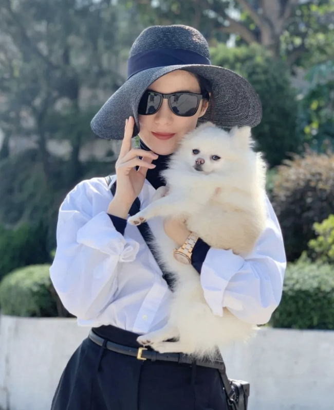 Mổ xẻ profile khủng của qu&yacute; c&ocirc; chanh sả được giới trẻ Trung Quốc ngưỡng mộ: Cuộc sống nhung lụa v&agrave; danh t&iacute;nh người đ&agrave;n &ocirc;ng thần b&iacute; đứng sau - Ảnh 17.