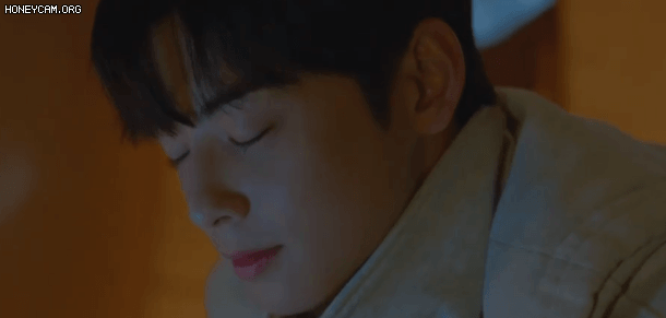 Moon Ga Young - Cha Eun Woo toan đóng cảnh nóng thì bị đôi tay bí ẩn cản lối ở tập 9 True Beauty, tức ghê! - Ảnh 1. Moon Ga Young - Cha Eun Woo toan đóng cảnh nóng thì bị đôi tay bí ẩn cản lối ở tập 9 True Beauty, tức ghê! - Ảnh 1.