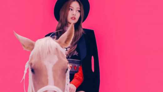 BLACKPINK từng bị say xe khi quay MV debut, Rosé và Jisoo phải đóng cảnh nguy hiểm nhưng phản ứng trái ngược hoàn toàn - Ảnh 9. BLACKPINK từng bị say xe khi quay MV debut, Rosé và Jisoo phải đóng cảnh nguy hiểm nhưng phản ứng trái ngược hoàn toàn - Ảnh 9.