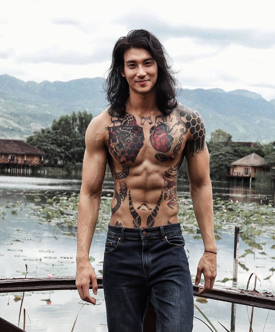 Profile cực xịn của ch&agrave;ng mẫu thầy tu người Myanmar: Con trai nh&agrave; t&agrave;i phiệt, sở hữu body gợi cảm, từng c&ocirc;ng khai thả th&iacute;nh mỹ nh&acirc;n Chiếc L&aacute; Bay Baifern Pimchanok - Ảnh 4.