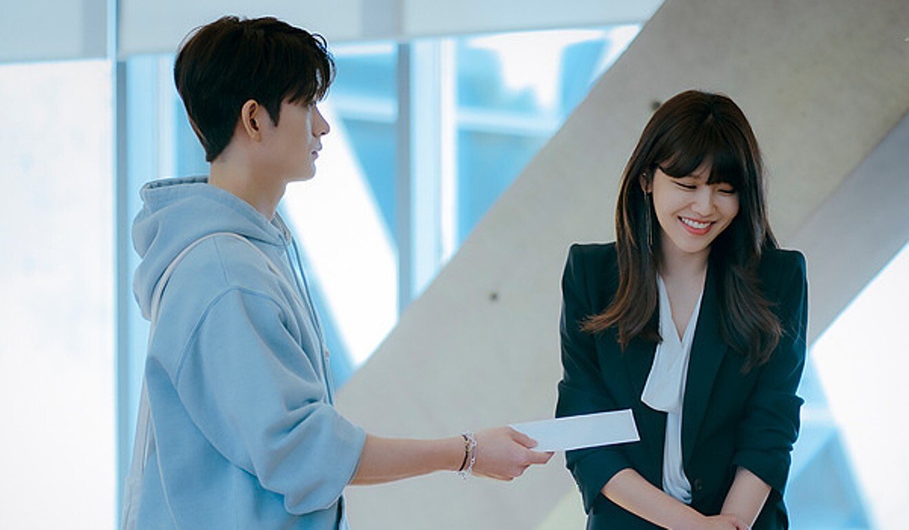 Run On của thánh đơ Shin Se Kyung: Viên ngọc thô không đáng bị quên lãng, nhân vật nào cũng điên mà dễ thương đến lạ - Ảnh 3. Run On của thánh đơ Shin Se Kyung: Viên ngọc thô không đáng bị quên lãng, nhân vật nào cũng điên mà dễ thương đến lạ - Ảnh 3.