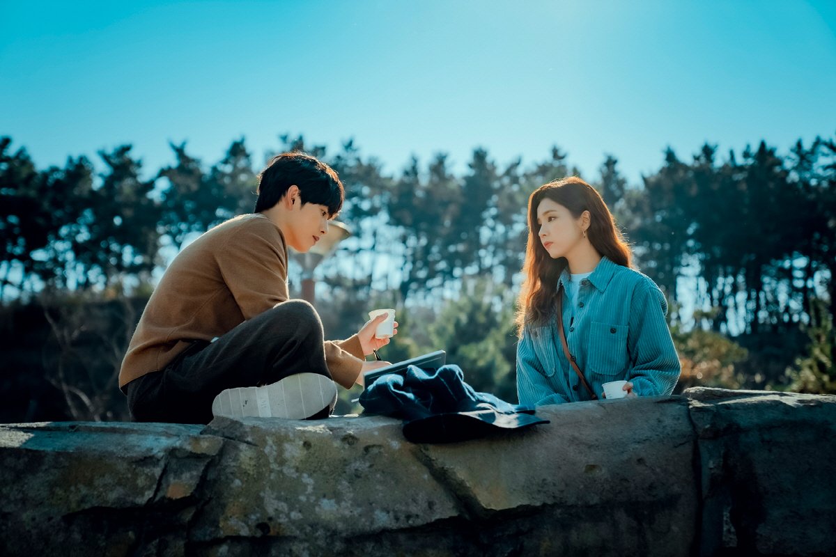 Run On của thánh đơ Shin Se Kyung: Viên ngọc thô không đáng bị quên lãng, nhân vật nào cũng điên mà dễ thương đến lạ - Ảnh 12. Run On của thánh đơ Shin Se Kyung: Viên ngọc thô không đáng bị quên lãng, nhân vật nào cũng điên mà dễ thương đến lạ - Ảnh 12.