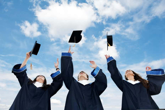 Trở về từ Anh, nhân viên ngân hàng nói về ảo mộng của du học sinh: Tôi có profile đẹp, học từ nước ngoài, tôi phải được một vị trí tốt và lương cao! - Ảnh 1.