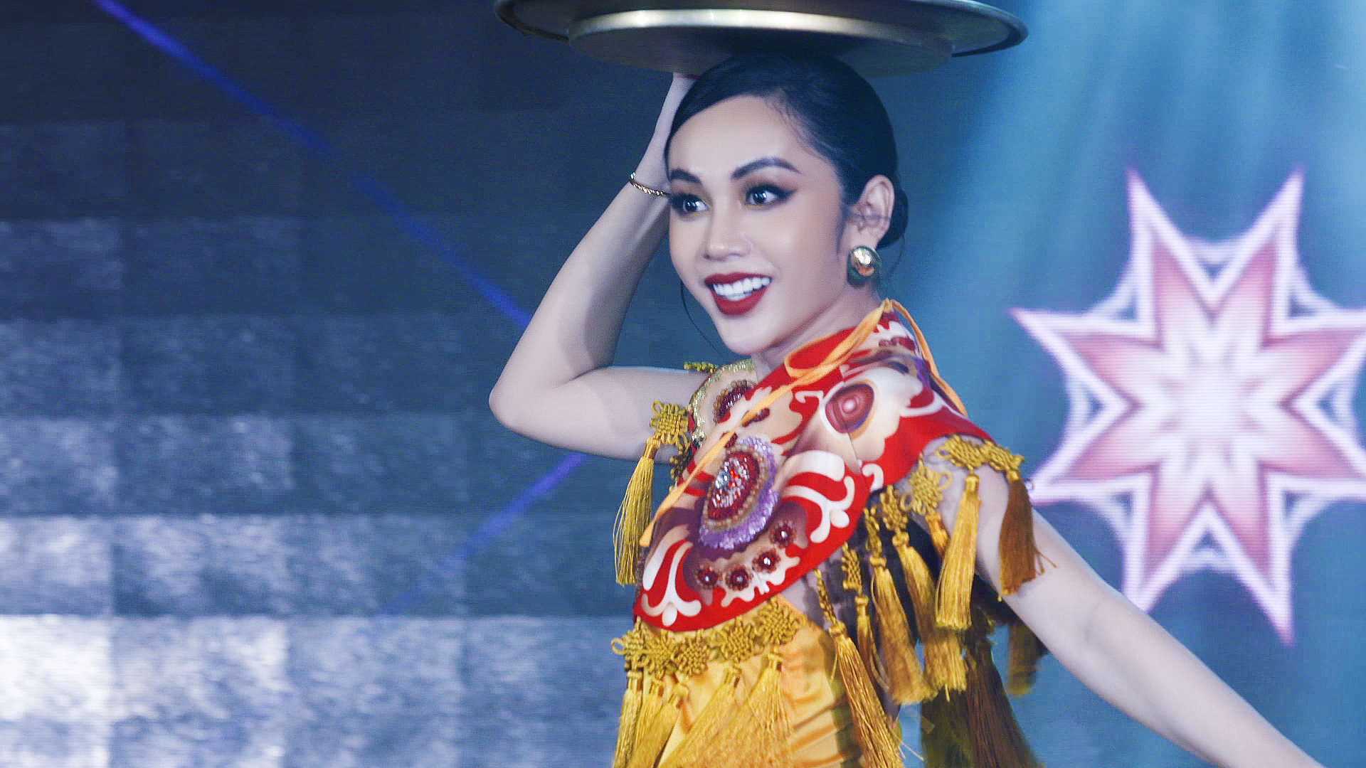 Võ Hoàng Yến chê thẳng mặt Lương Mỹ Kỳ khi thi tài năng ở Đại Sứ Hoàn Mỹ - Ảnh 3. Võ Hoàng Yến chê thẳng mặt Lương Mỹ Kỳ khi thi tài năng ở Đại Sứ Hoàn Mỹ - Ảnh 3.