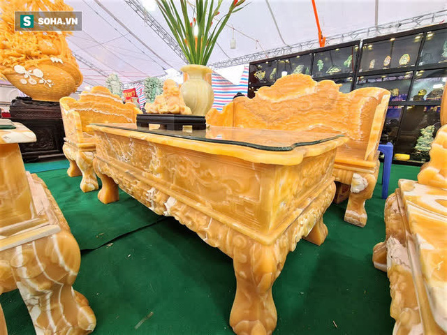Choáng ngợp bộ bàn ghế ngọc Hoàng Long bán rẻ, giá gần tỷ đồng ở Hà Nội - Ảnh 3.