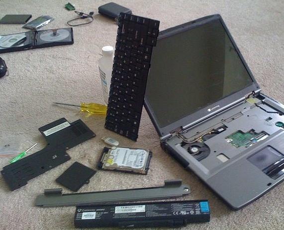 Nếu chẳng may đổ nước hay cà phê lên laptop, đây là 5 bước thần thánh để giải nguy cực kỳ hiệu quả - Ảnh 8.