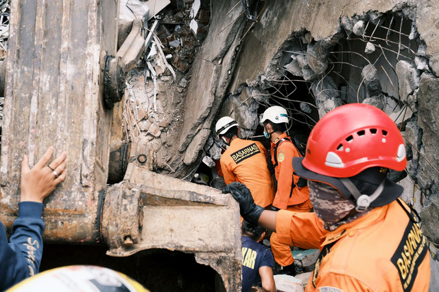 Động đất ở Sulawesi, Indonesia cướp đi sinh mạng của 81 nạn nhân, làm gần 800 người bị thương - Ảnh 1.