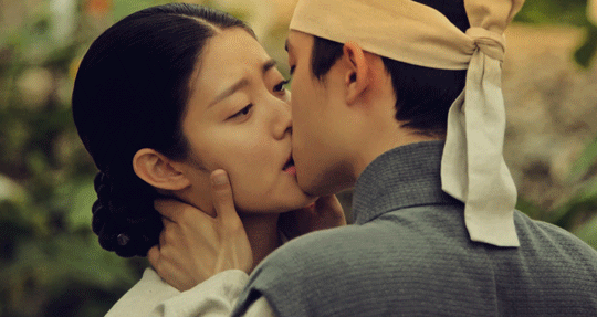 7 phim Hàn vừa ngọt sâu răng vừa hài té ghế, Tết muốn né drama thì cày ngay chứ ngần ngại gì! - Ảnh 23. 7 phim Hàn vừa ngọt sâu răng vừa hài té ghế, Tết muốn né drama thì cày ngay chứ ngần ngại gì! - Ảnh 23.