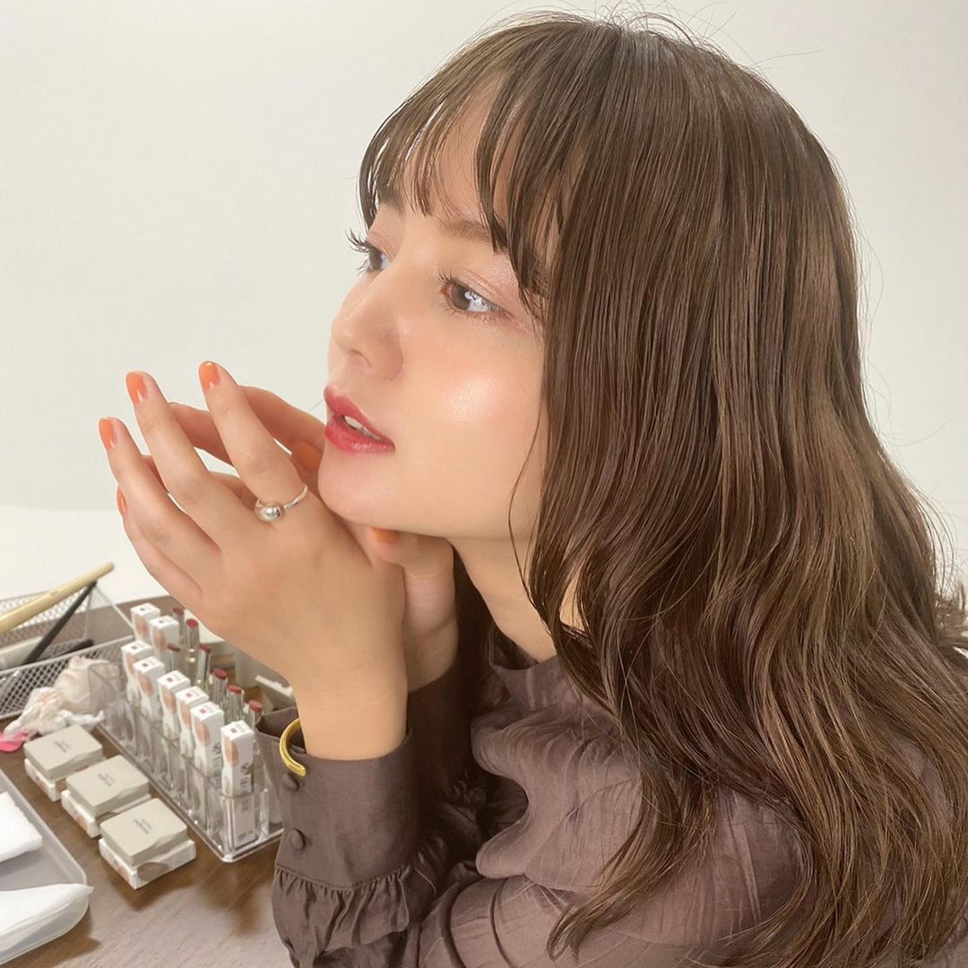 Ngo&agrave;i m&agrave;u n&acirc;u, 9 m&agrave;u t&oacute;c nhuộm n&agrave;y cũng nịnh da vi diệu, gi&uacute;p mặt s&aacute;ng bừng m&agrave; c&ograve;n trẻ ra v&agrave;i tuổi - Ảnh 9.