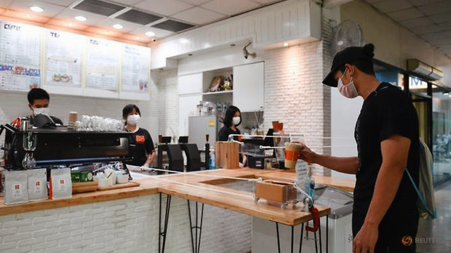 Sáng kiến hệ thống ròng rọc đưa đồ cho khách, góp sức đẩy lùi dịch hiệu quả - Ảnh 4.