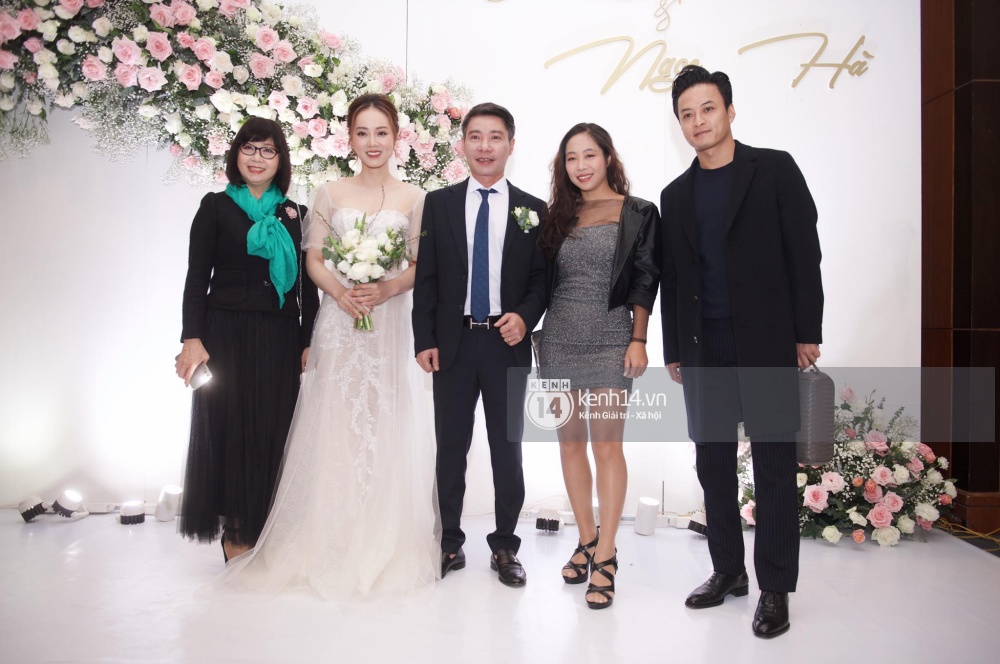 NS Cong Ly's wedding: The bride and groom served wine to celebrate with joy, Thuy Van, Duong Hoang Yen and the famous stars came together - Photo 11.