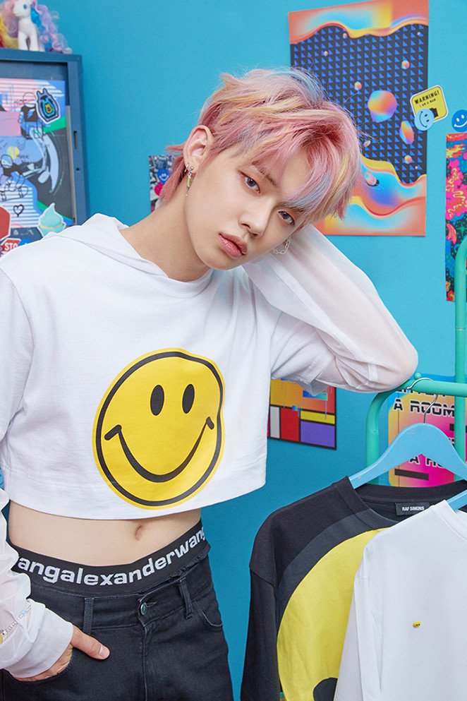 5 idol có thể thành nam thần Kpop thế hệ mới: “Em trai BTS” đẹp như nhân vật truyện tranh, “gà” nhà JYP gây sốt chỉ vì... tóc dài quá đẹp - Ảnh 10. 5 idol có thể thành nam thần Kpop thế hệ mới: “Em trai BTS” đẹp như nhân vật truyện tranh, “gà” nhà JYP gây sốt chỉ vì... tóc dài quá đẹp - Ảnh 10.