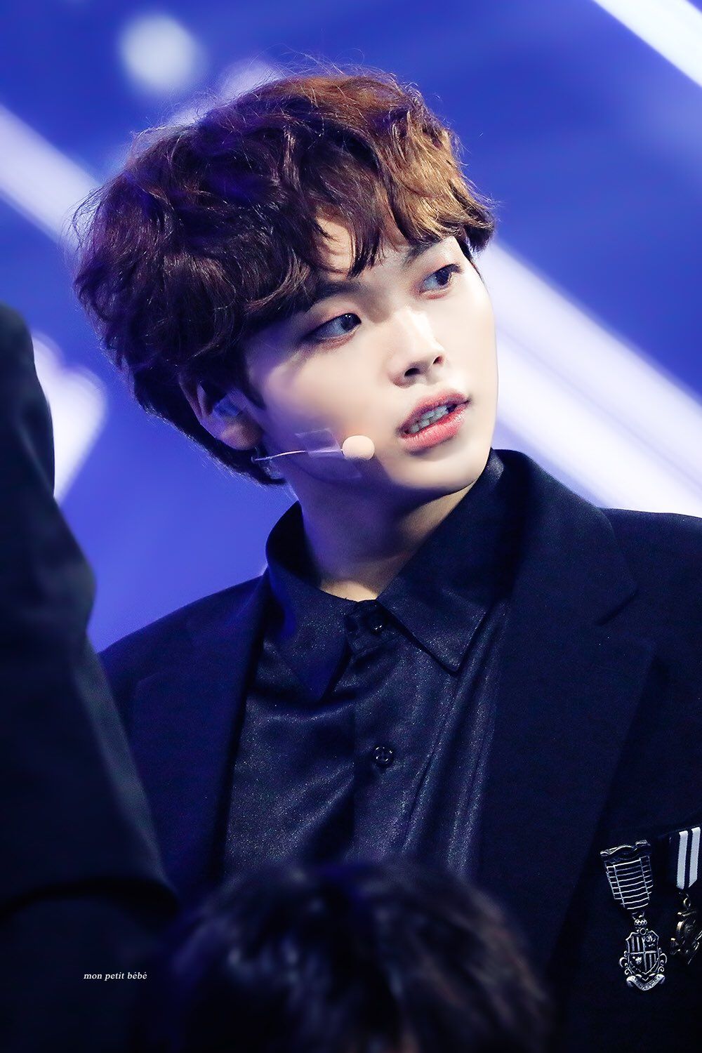 5 idol có thể thành nam thần Kpop thế hệ mới: “Em trai BTS” đẹp như nhân vật truyện tranh, “gà” nhà JYP gây sốt chỉ vì... tóc dài quá đẹp - Ảnh 18. 5 idol có thể thành nam thần Kpop thế hệ mới: “Em trai BTS” đẹp như nhân vật truyện tranh, “gà” nhà JYP gây sốt chỉ vì... tóc dài quá đẹp - Ảnh 18.
