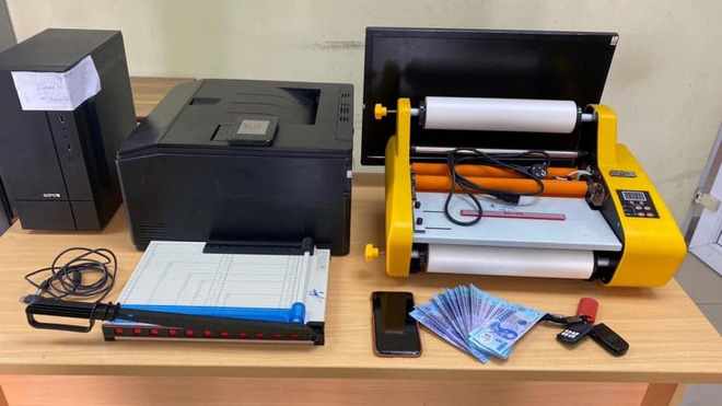 Phá đường dây sản xuất, mua bán tiền giả mệnh giá 500.000 đồng - Ảnh 1. Phá đường dây sản xuất, mua bán tiền giả mệnh giá 500.000 đồng - Ảnh 1.