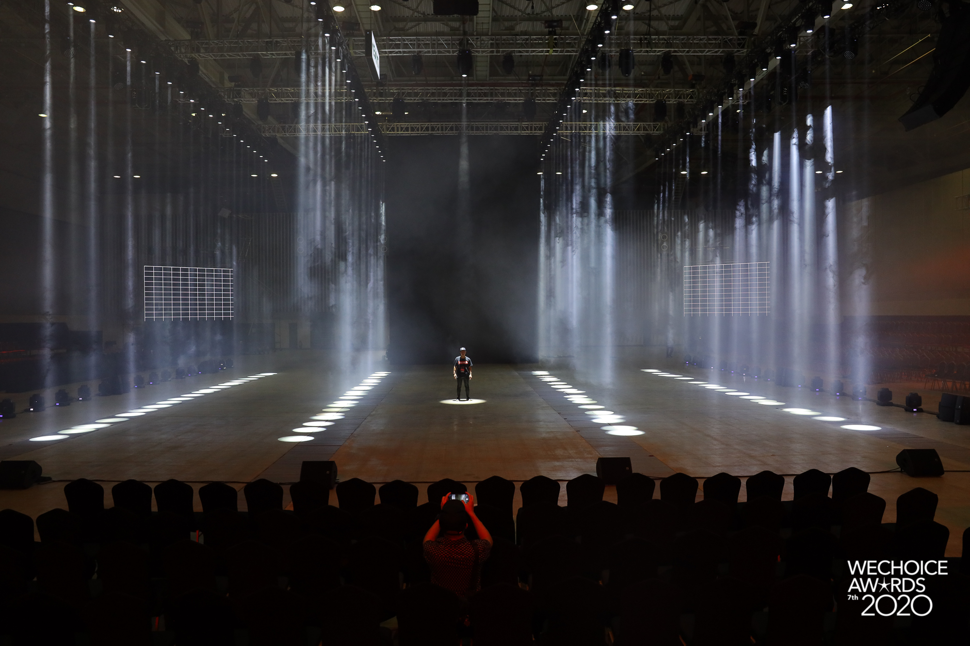Hé lộ sân khấu Gala WeChoice Awards 2020: Đề cao sự tối giản, ẩn sau đó là ý tưởng sáng tạo và rất nhiều ý nghĩa - Ảnh 4. Hé lộ sân khấu Gala WeChoice Awards 2020: Đề cao sự tối giản, ẩn sau đó là ý tưởng sáng tạo và rất nhiều ý nghĩa - Ảnh 4.
