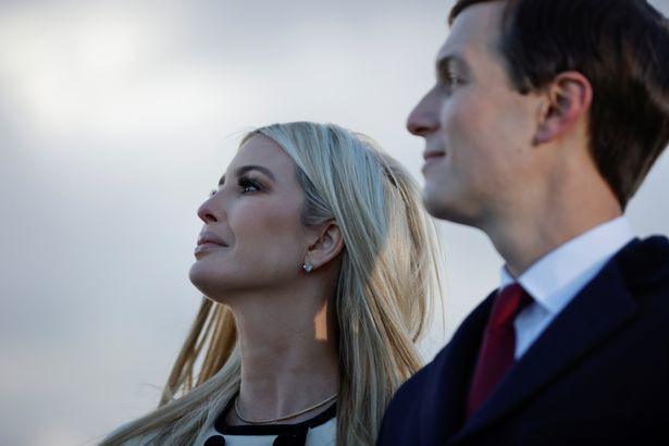 Người hâm mộ nhảy múa đón ông Trump về Florida - Ảnh 10.