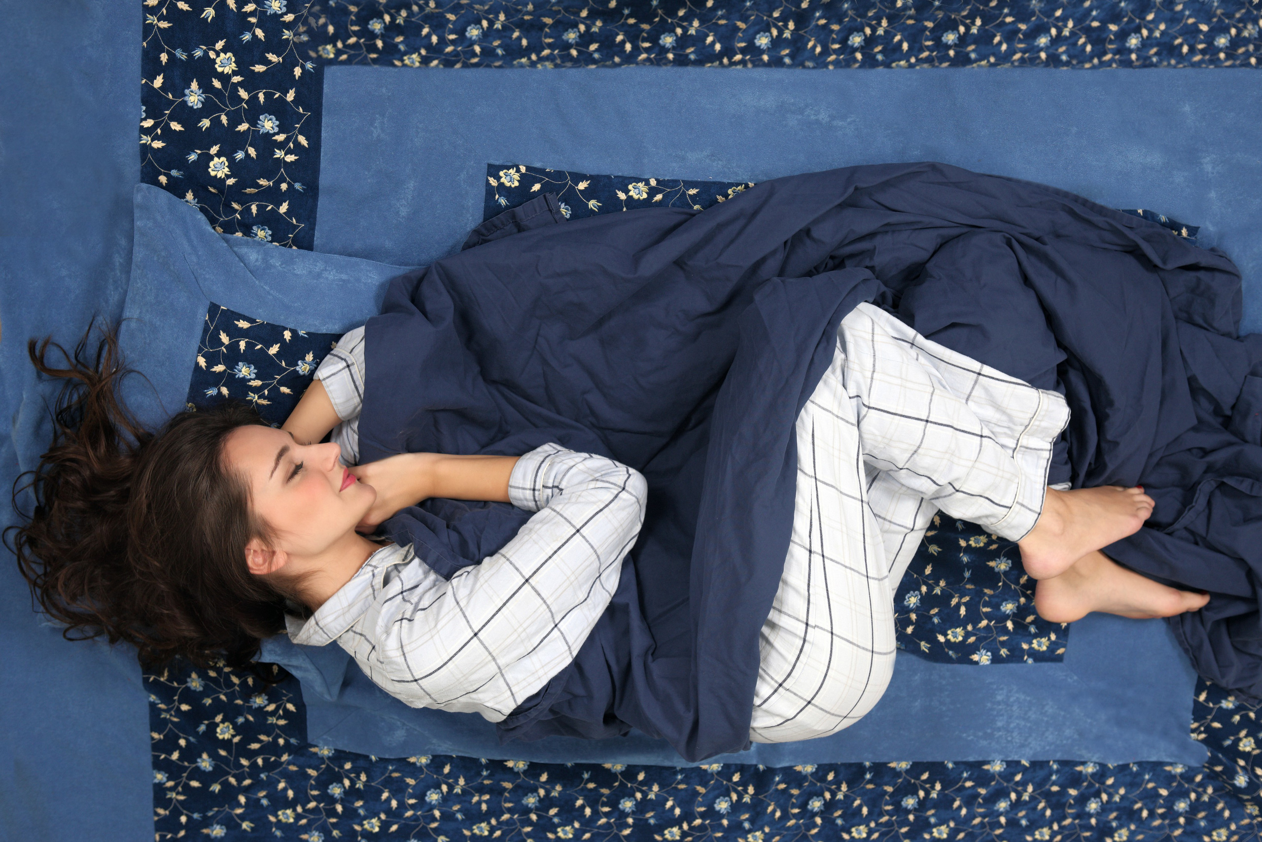3 tư thế ngủ rất dễ hủy hoại vòng eo, ngực và ngoại hình của bạn, sửa ngay trước khi quá muộn - Ảnh 1.