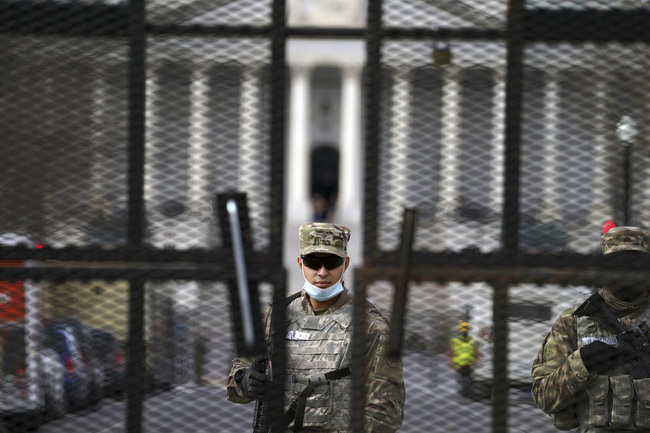 Hơn 150 lính Vệ binh Quốc gia Mỹ tham gia bảo vệ lễ nhậm chức Tổng thống nhiễm COVID-19 - Ảnh 1.