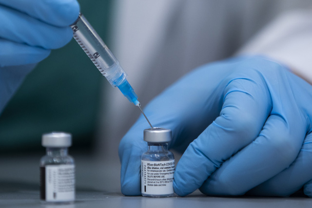 Pfizer ho&agrave;n th&agrave;nh đăng k&yacute; thử nghiệm l&acirc;m s&agrave;ng vaccine COVID-19 ở trẻ từ 12 - 15 tuổi - Ảnh 2.