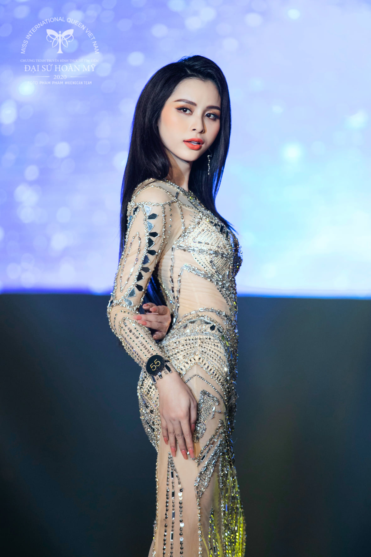 Final ambassador Hoan My: Top 9 showing her fiery body in evening dress competition, Vo Hoang Yen praised with sobbing - Photo 7.