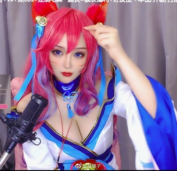 Dân mạng Trung Quốc khai quật fangirl cực phẩm của SofM và Bin: Nữ cosplay sở hữu vòng 1 bức thở - Ảnh 4.