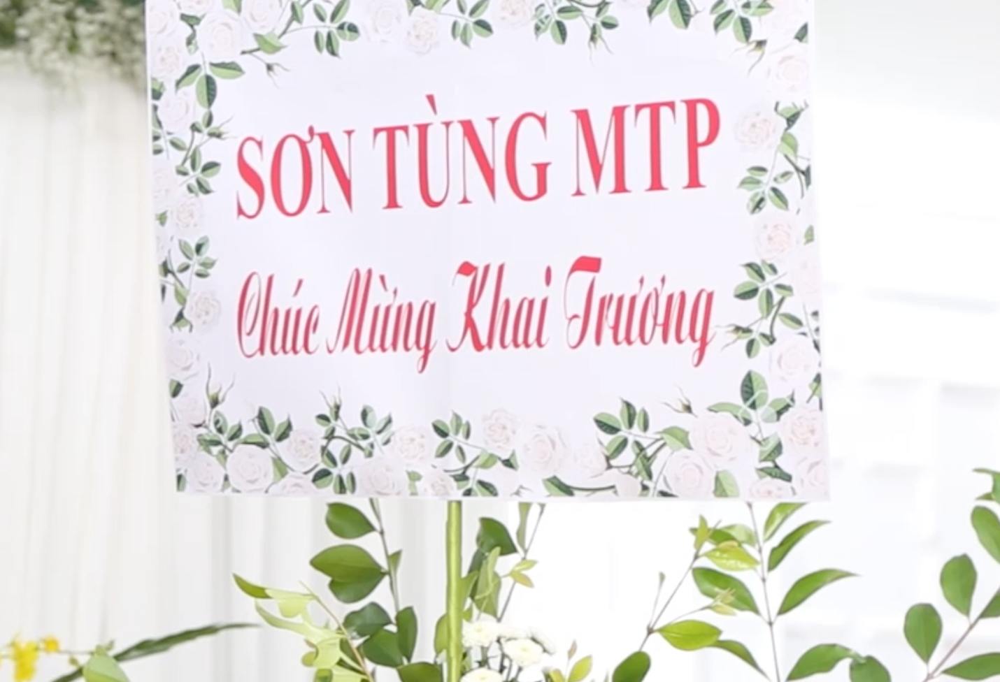 Netizen scanned the evidence that Que Van actually ordered a flower basket called Son Tung, matching the details of majesty and time in the message - Photo 6.