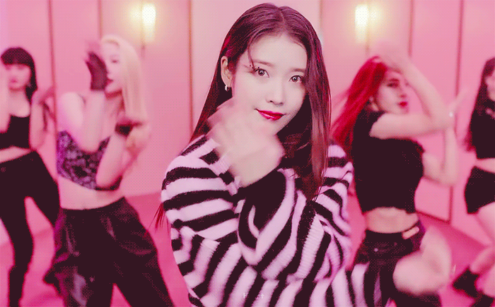 IU trở lại với Celebrity: Lâu lắm mới thấy nhảy, thay tới 10 bộ đồ trong MV và bài hát chạm nóc Melon chỉ sau 7 phút phát hành! - Ảnh 6. IU trở lại với Celebrity: Lâu lắm mới thấy nhảy, thay tới 10 bộ đồ trong MV và bài hát chạm nóc Melon chỉ sau 7 phút phát hành! - Ảnh 6.